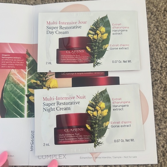 Clarins sample - Picture 3 of 4